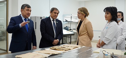 Сенаторы ознакомились с деятельностью Архива Президента фото галереи 7